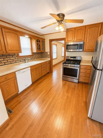 137 E 3rd Street, Roxana, IL 62084