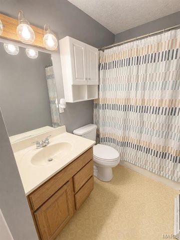 137 E 3rd Street, Roxana, IL 62084