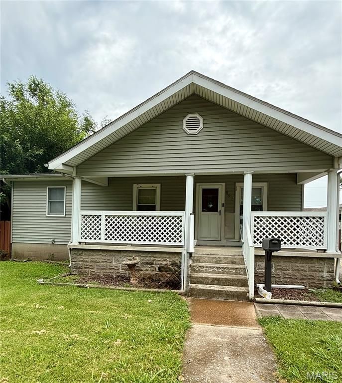 137 E 3rd Street, Roxana, IL 62084
