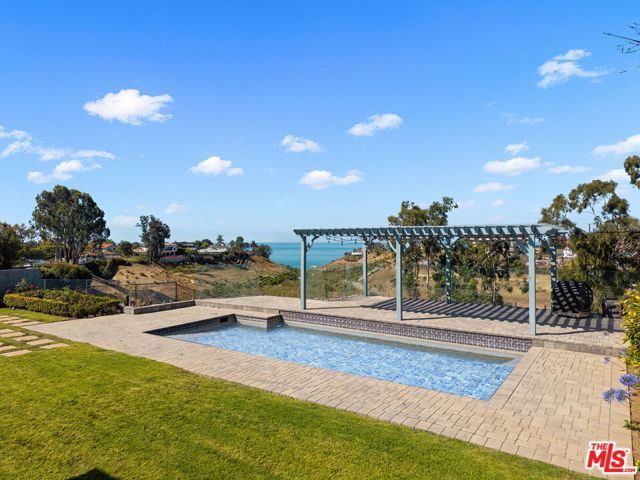 525 Alma Real Drive, Pacific Palisades (los Angeles), CA 90272