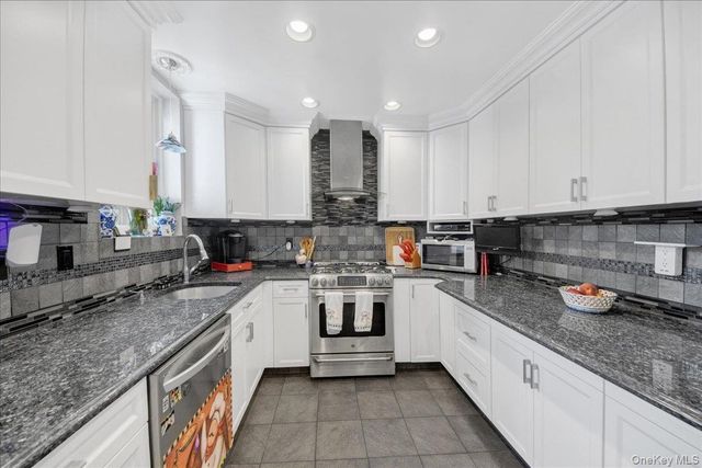 2544 Lurting Avenue, Bronx, NY 10469