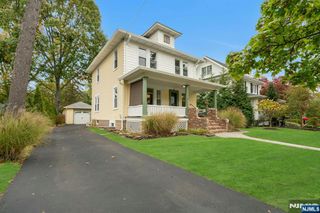 409 Warren Avenue, Ho-ho-kus, NJ 07423