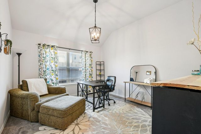 127 Firethorn DR, Buda, TX 78610