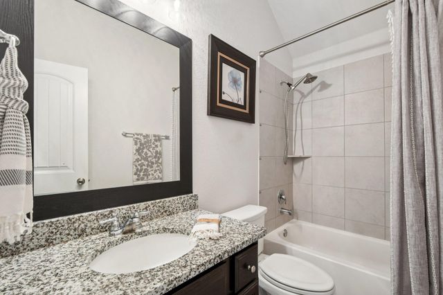 127 Firethorn DR, Buda, TX 78610