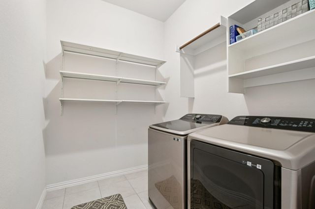 127 Firethorn DR, Buda, TX 78610