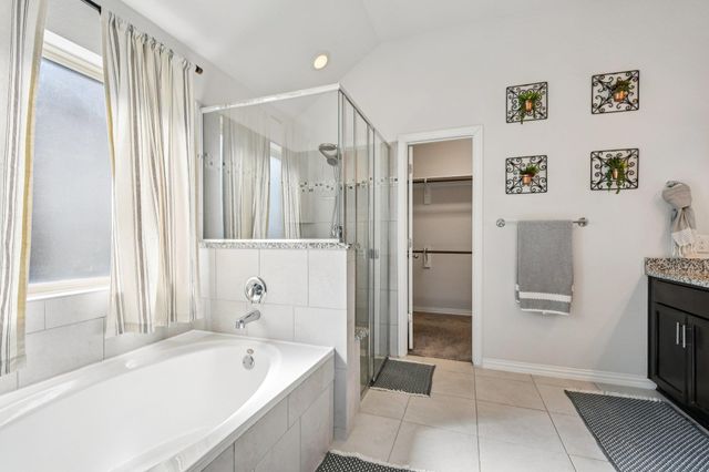 127 Firethorn DR, Buda, TX 78610