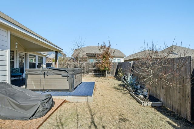 127 Firethorn DR, Buda, TX 78610