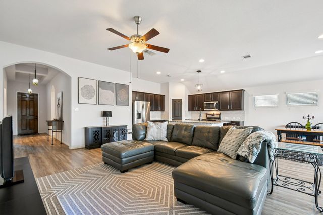 127 Firethorn DR, Buda, TX 78610