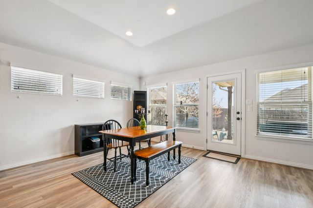 127 Firethorn DR, Buda, TX 78610