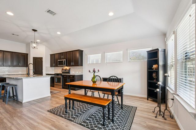 127 Firethorn DR, Buda, TX 78610