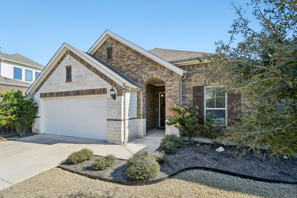 127 Firethorn DR, Buda, TX 78610