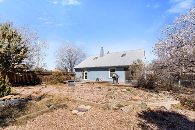 1107 Willow Way, Santa Fe, NM 87507