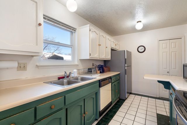 1107 Willow Way, Santa Fe, NM 87507