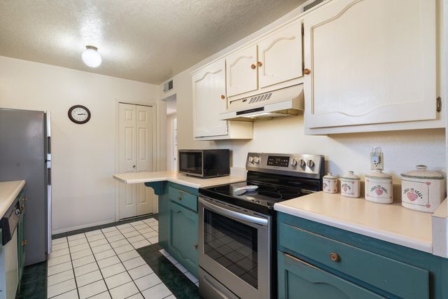 1107 Willow Way, Santa Fe, NM 87507