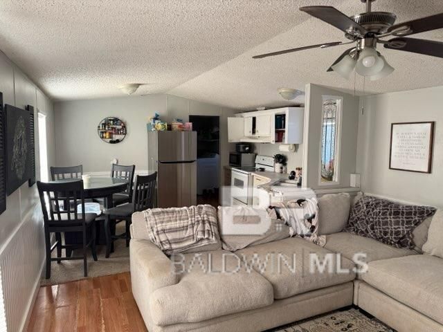 199 Robin Circle, Robertsdale, AL 36567