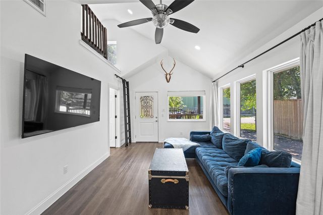 3211 Cochran Street, Houston, TX 77009