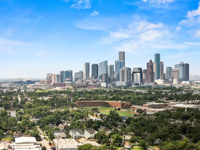 3211 Cochran Street, Houston, TX 77009