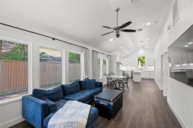 3211 Cochran Street, Houston, TX 77009