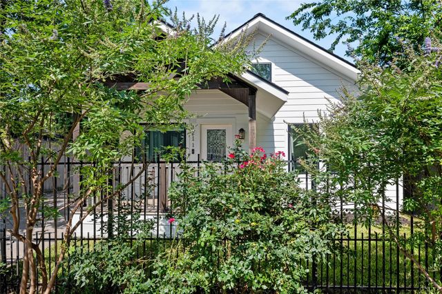 3211 Cochran Street, Houston, TX 77009