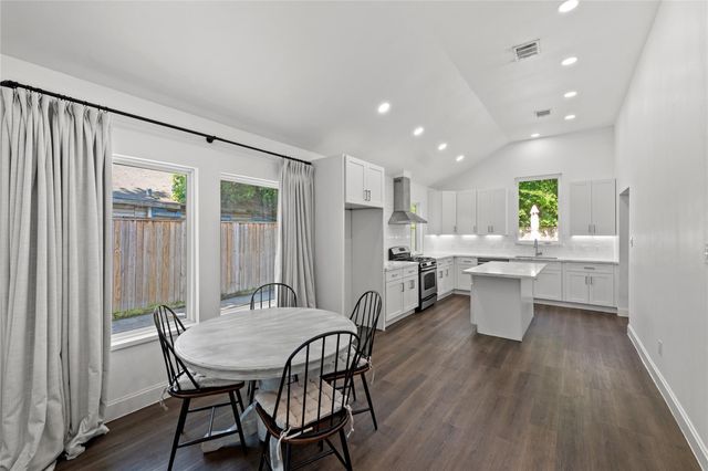 3211 Cochran Street, Houston, TX 77009