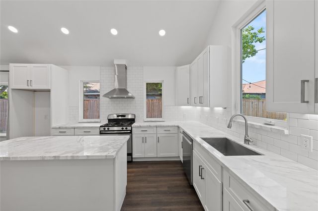 3211 Cochran Street, Houston, TX 77009