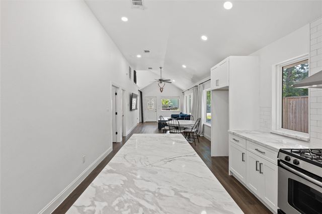 3211 Cochran Street, Houston, TX 77009