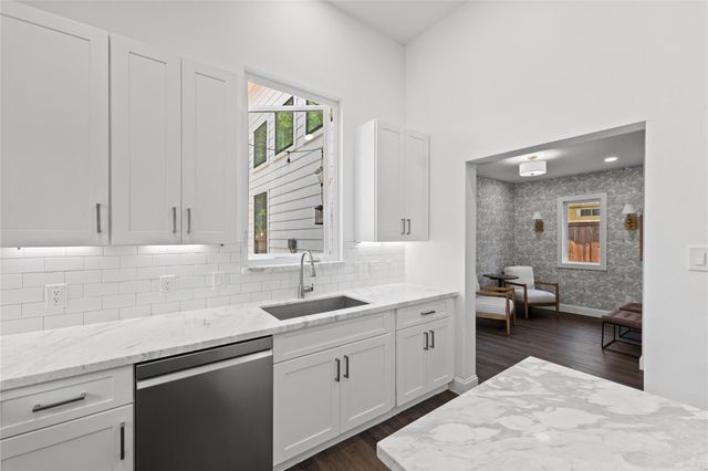 3211 Cochran Street, Houston, TX 77009