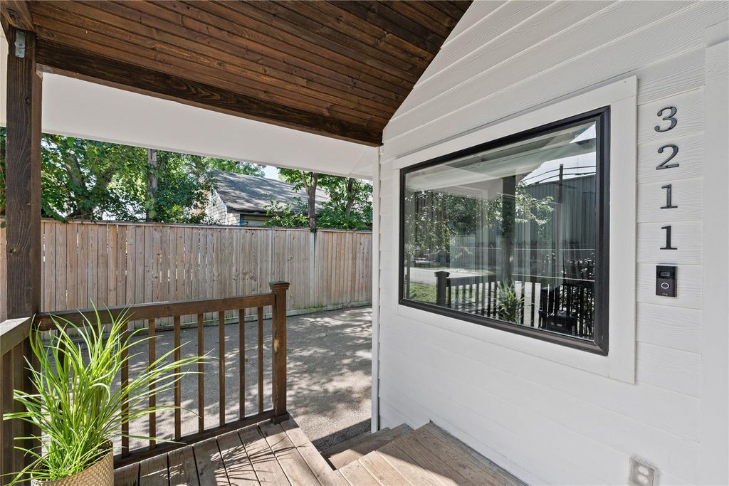 3211 Cochran Street, Houston, TX 77009