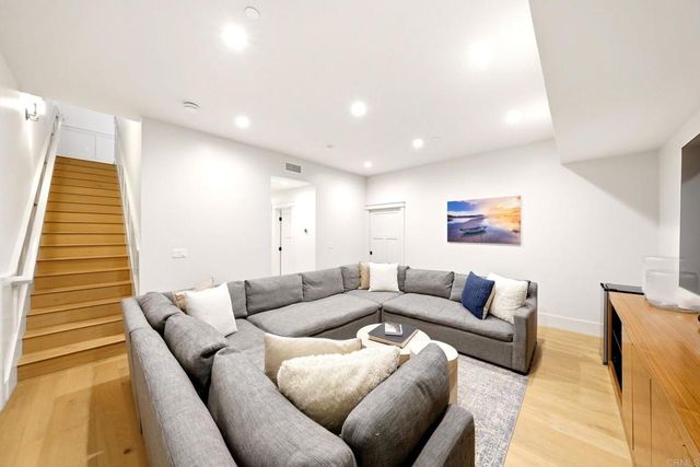 825 9th Street, Coronado, CA 92118