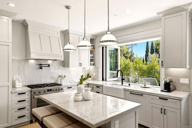825 9th Street, Coronado, CA 92118