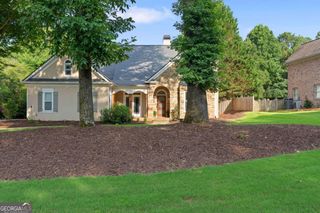 802 Lakeglen Drive, Suwanee, GA 30024