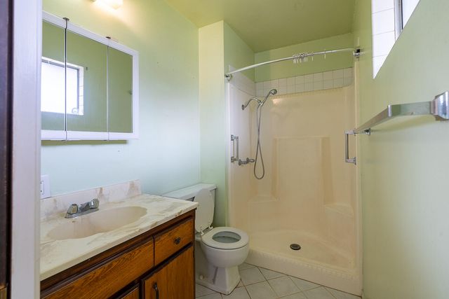 2414 E Paradise Avenue, Visalia, CA 93292