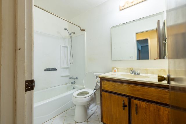 2414 E Paradise Avenue, Visalia, CA 93292