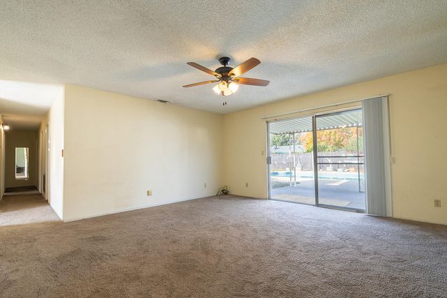 2414 E Paradise Avenue, Visalia, CA 93292