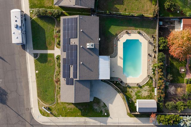 2414 E Paradise Avenue, Visalia, CA 93292