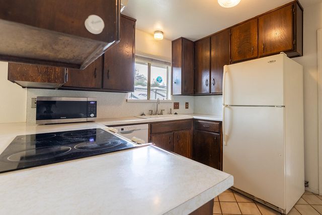 2414 E Paradise Avenue, Visalia, CA 93292