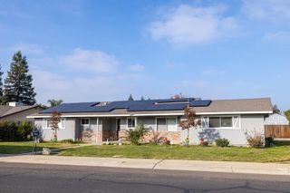 2414 E Paradise Avenue, Visalia, CA 93292