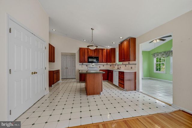 10 CORBIT SHARP DR, Townsend, DE 19734