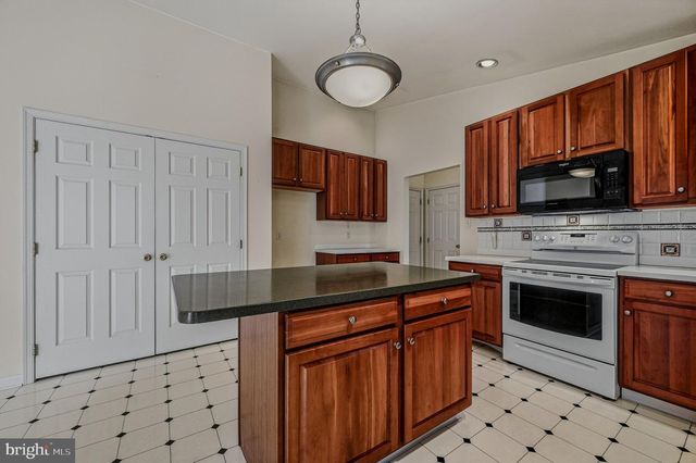 10 CORBIT SHARP DR, Townsend, DE 19734