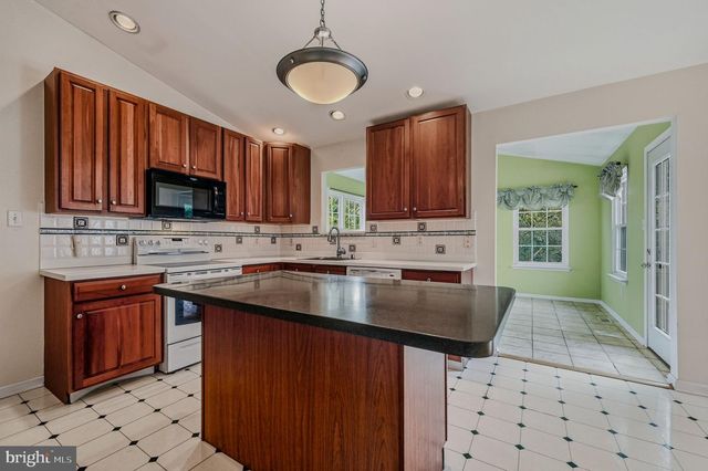 10 CORBIT SHARP DR, Townsend, DE 19734