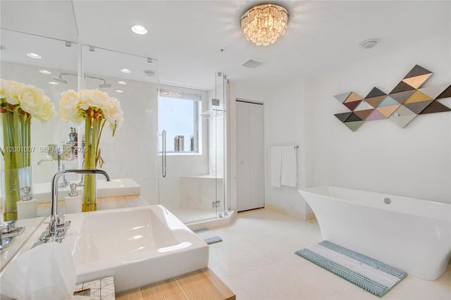 17111 Biscayne Boulevard 2008, North Miami Beach, FL 33160