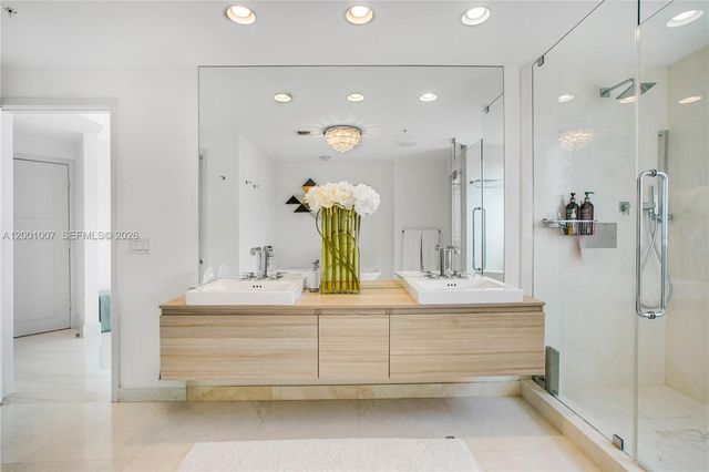 17111 Biscayne Boulevard 2008, North Miami Beach, FL 33160