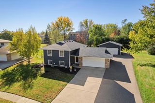 808 Newell Drive, Apple Valley, MN 55124