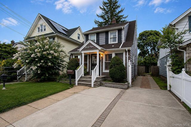 98 Willow Avenue, Hempstead, NY 11550