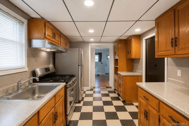 98 Willow Avenue, Hempstead, NY 11550