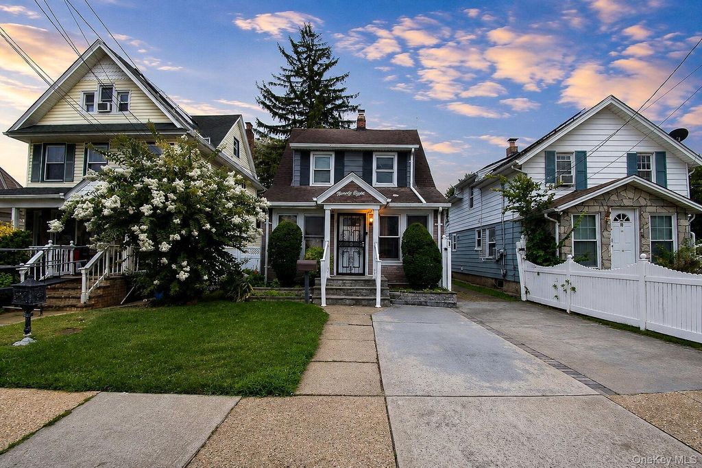 98 Willow Avenue, Hempstead, NY 11550