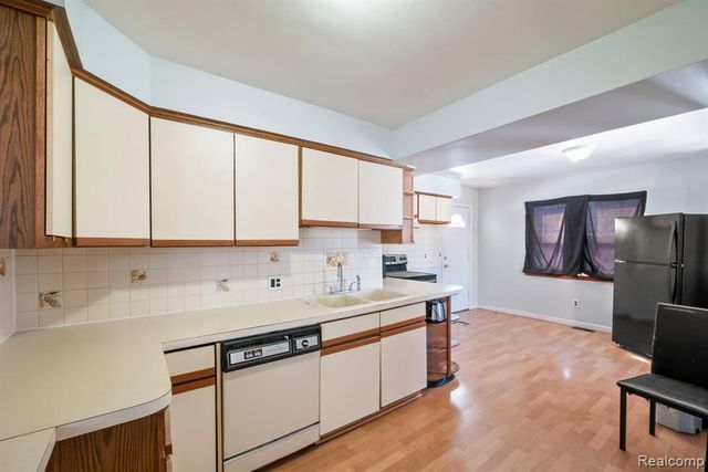 7739 Rosedale Boulevard, Allen Park, MI 48101
