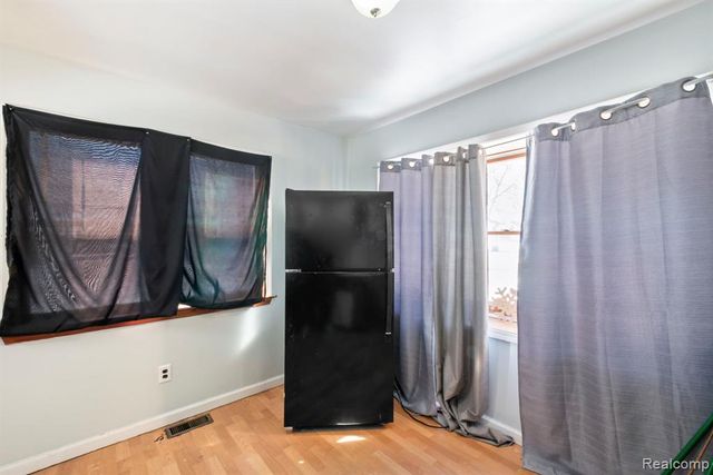 7739 Rosedale Boulevard, Allen Park, MI 48101