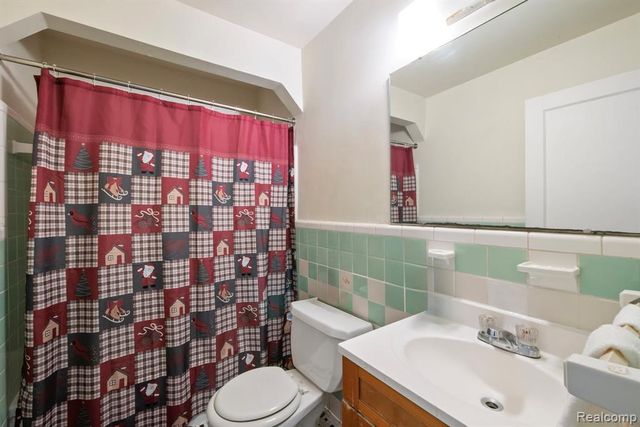 7739 Rosedale Boulevard, Allen Park, MI 48101