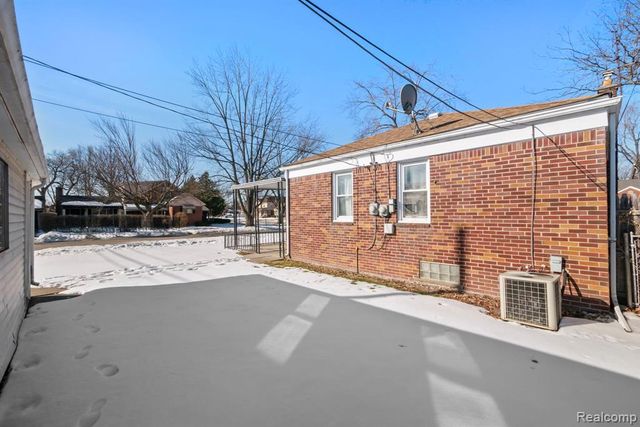 7739 Rosedale Boulevard, Allen Park, MI 48101